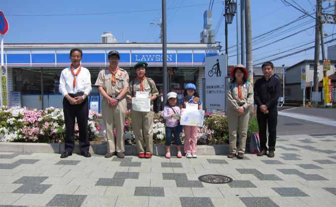 Fund raising for tree-planting campaign