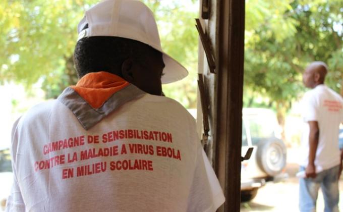 LES SCOUTS ET LES VOLONTAIRES DE LA CROIX ROUGE DISENT NON à l’EBOLA