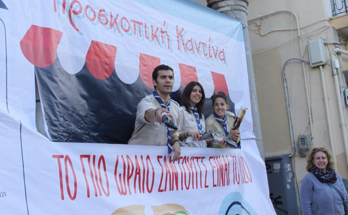 Greek Scouts show to people that "the best sandwich is the one you ...share"