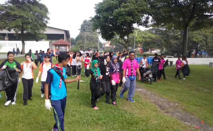 Program gotong royong bersama komuniti KRT Danau Tmn Desa Jaya, Johor Bahru