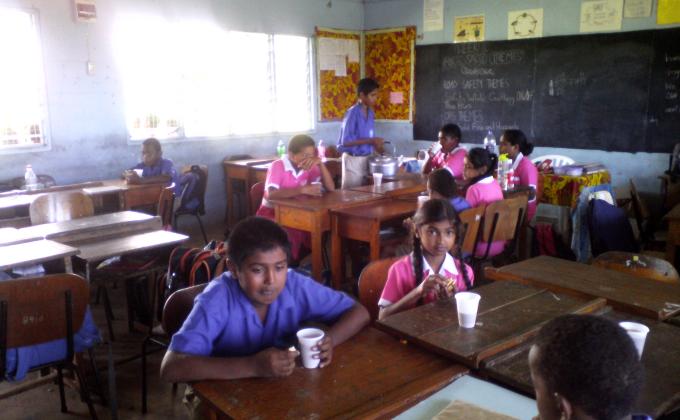 KIDS ENJOY BREAKFAST IN SCHOOL