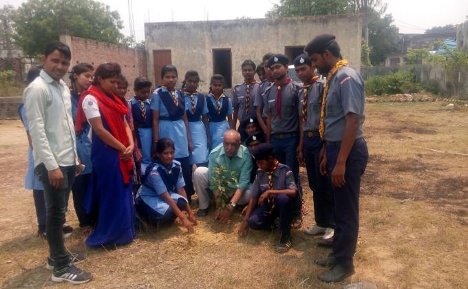 विश्व पृथ्वी दिवस के अवसर पर हुआ वृक्षारोपण।