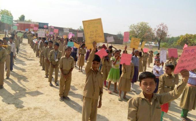 स्कूल चलो अभियान रैली , टिकरिया , सुलतानपुर , उत्तर प्रदेश , भारत 