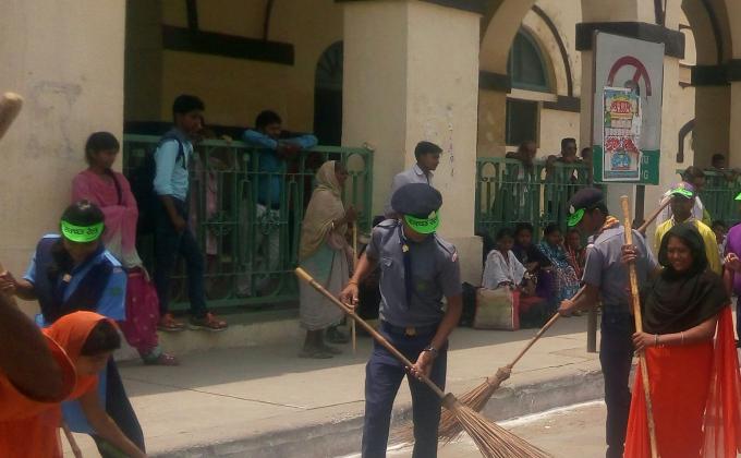 उत्तर रेलवे में मंडल लखनऊ के जंक्शन-फ़ैज़ाबाद पर रेलवे अधिकारियो के साथ इन्डियन स्काउट ग्रुप (स्वतंत्र) ने स्वच्छ भारत अभियान को गति प्रदान की।