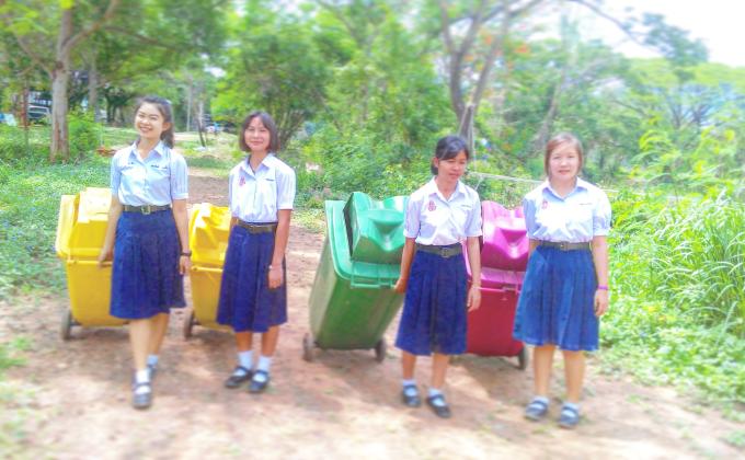 ม.6/3 ร่วมกันเก็บขยะรอบบริเวณโรงเรียนเจียงทองพิทยาคม