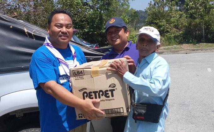 Projek Penyerahan Sumbangan Pakaian Terpakai di Kuala Lipis,Pahang.Malaysia