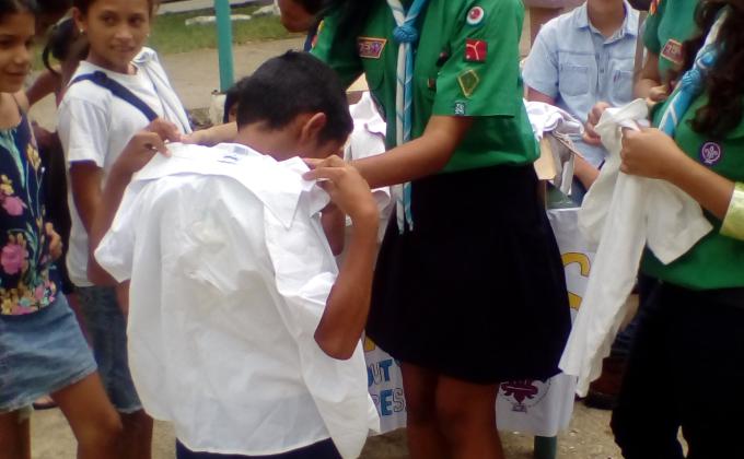 Donaciones de uniformes escolares