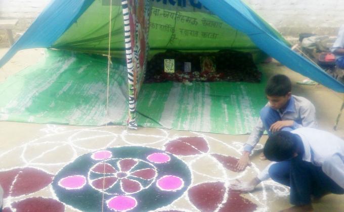 स्काउटिंग के माध्यम से स्काउट/गाइड ने जीवन जीने की कला का ज्ञानार्जन किया।