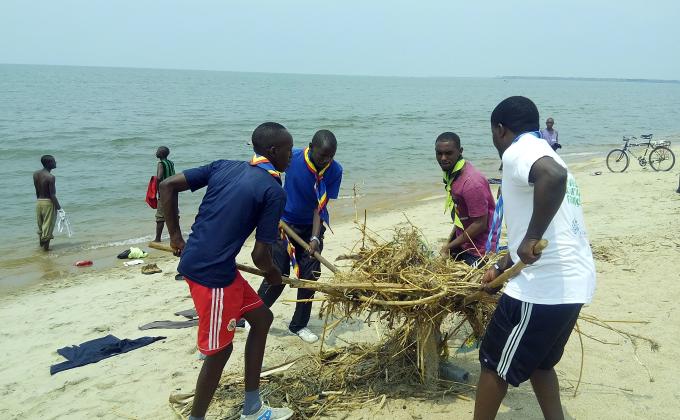 Bonne action sur les rives du Lac Tanganyika