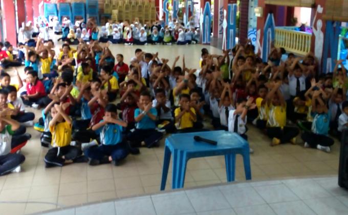 Bercerita dan berbual tentang kebajikan dan keamanan.