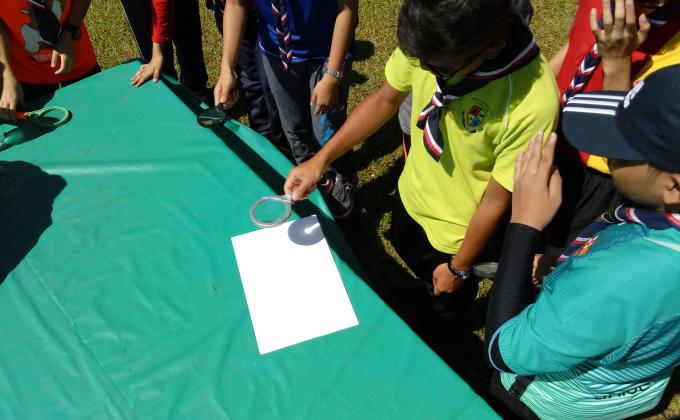 Drawing using Magnifying Glass at Solar Camp Malaysia's 1st 2017