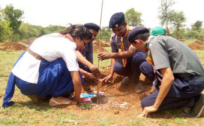 वन महोत्सव कार्यक्रम में सेवा कार्य 