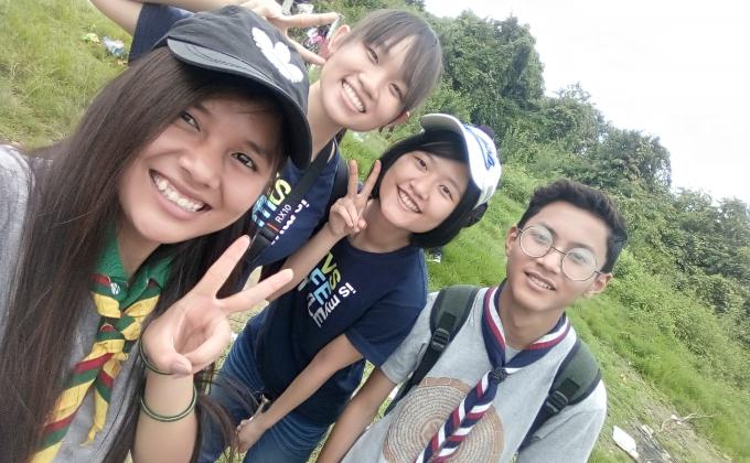 hike for foreign friend and school students