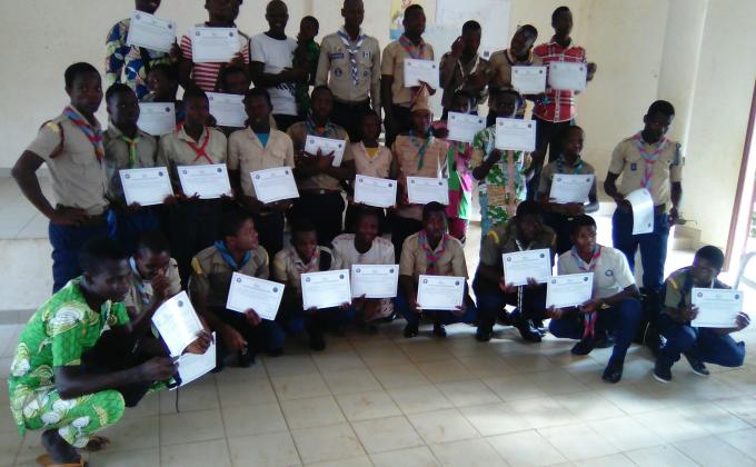 Atelier de formation des scouts du Mono coufo sur l’initiative Messager de la Paix, suivi de don de matériel scolaire et ludique à l’orphelinat la Providence 