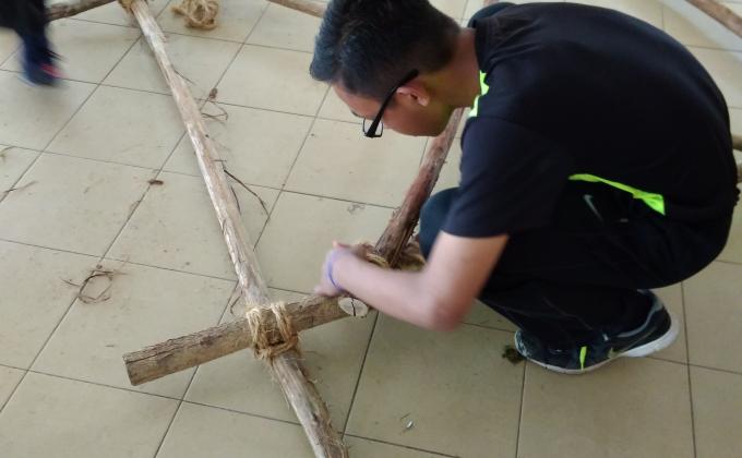 Perjumpaan Mingguan Pengakap Udara : Latihan membuat gajet trisel 