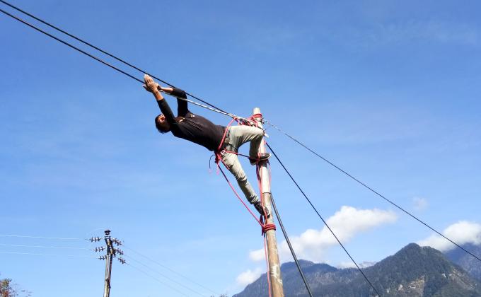 Installation of fiber optic internet connectiin for school