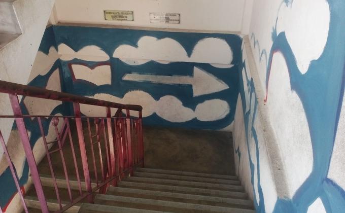 Projek seni sekeliling tangga