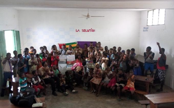 Gift of living and not living to orphans of the orphanage '' the solution ''  / Don de vivre et de non vivre aux orphelins de l'orphelinat ''la solution''