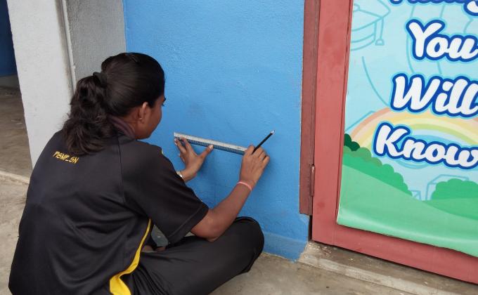 MELUKIS MURAL