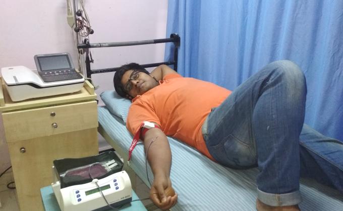 মুমূর্ষু রোগীকে রক্তদান