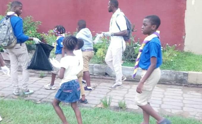 ENVIRONNEMENT: PROTECTION DE LA PLANÈTE TERRE CONTRE LES  DÉCHETS PLASTIQUES; LES ENFANTS NOUS SENSIBILISENT