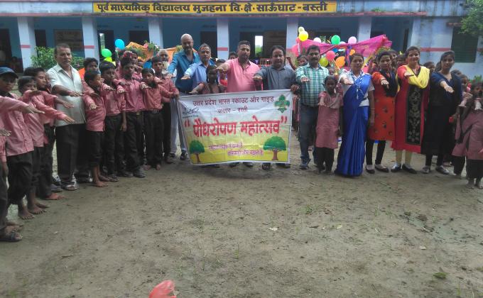 पौध रोपण करने तथा पर्यावरण के प्रति जागरूक किया गया