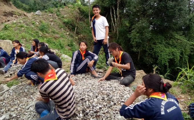 Gathering of stones and gravels