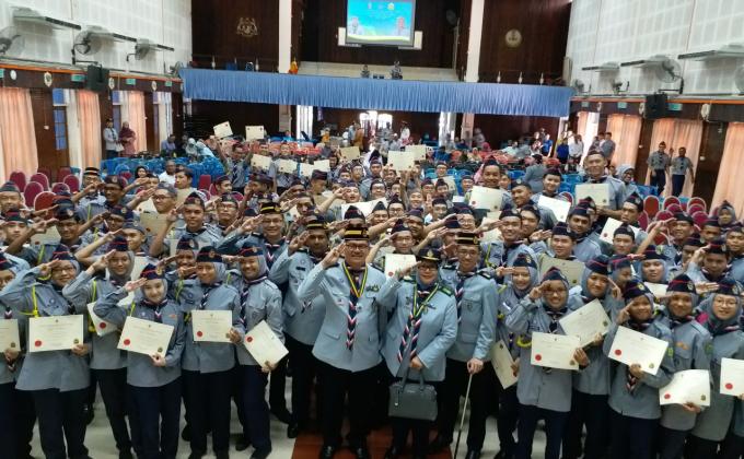 Penyampaian Lencana dan Sijil Akuan Lulus Pengakap Raja 
