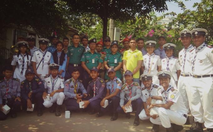 সড়ক পথে শৃঙ্খলা ফিরিয়ে আনতে রোভার স্কাউটদের কার্যক্রম