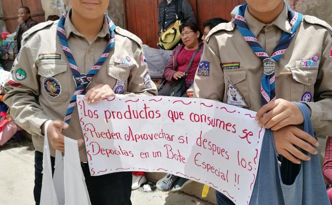 REDUCIENDO EL COSNSUMO DE BOLSAS PLASTICAS