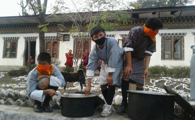 Community service in Phowa retreat 