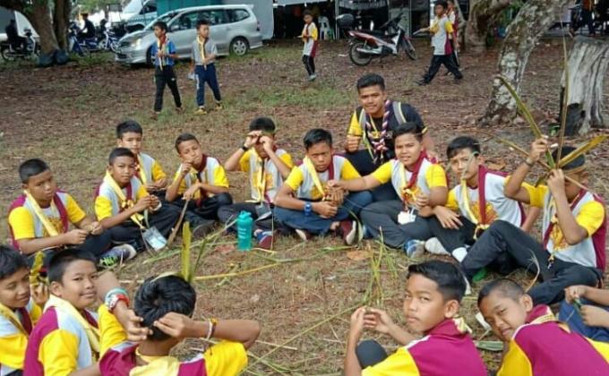 Bersama mengikut adik-adik di dalam korobori pengakap kanak-kanak menjalani aktiviti yang menarik di kem pengakap tengku muhammad ismail (KPTMI) 