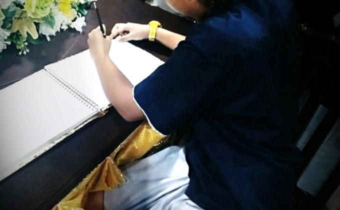 พิธีลงนามถวายพระพรชัยมงคล