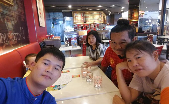 กิจกรรม​เลี้ยง​วันเกิดแม่