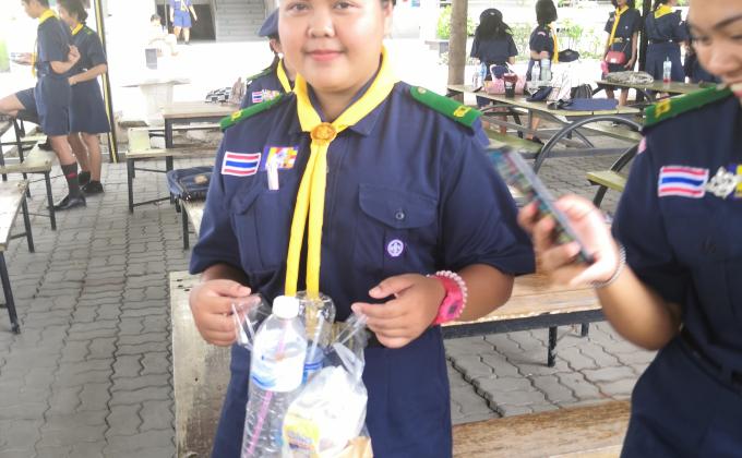 เก็บขยะรอบโรงเรียน