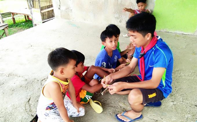 TEACHING KNOT TYING TO BESO