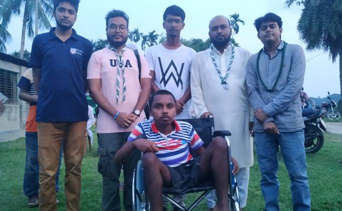 প্রতিবন্ধী দের হুল চেয়ার বিতরণ 