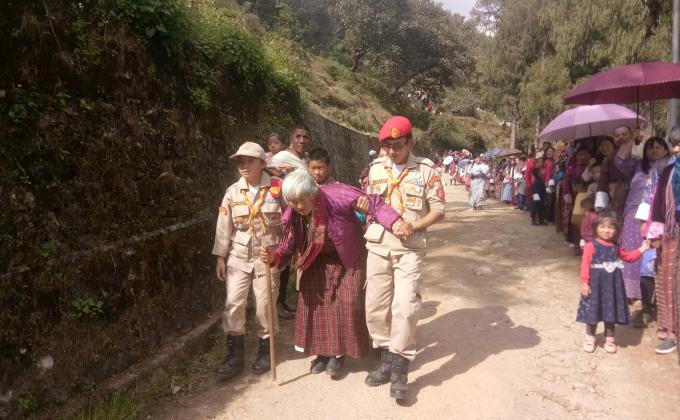 Crowd controlling at Trongsa district of blessing to live longer