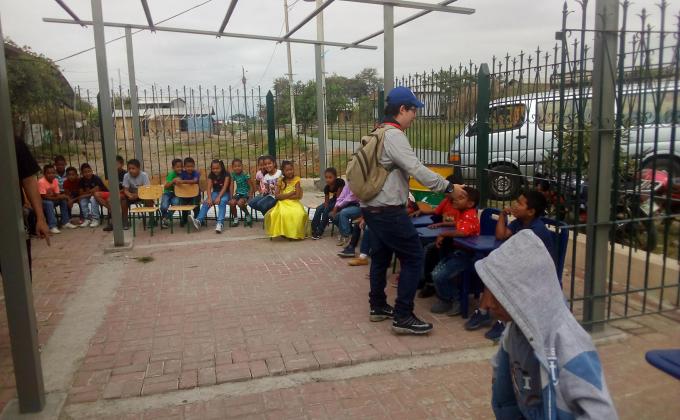 Ayudando a las comunas de SAMBORONDOM-ECUADOR