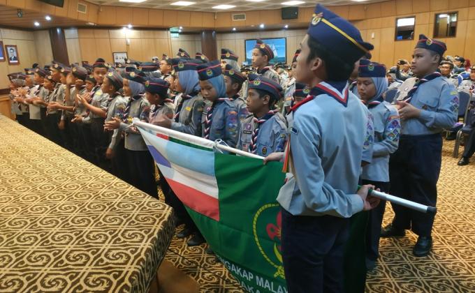 Rambu Biru milik kami!