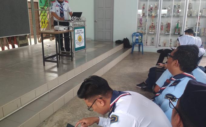 Taklimat 'Messengers Of Peace'  di SM Holy Trinity