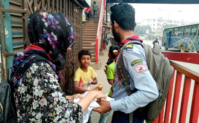 পথশিশুদের খাদ্য প্রদান