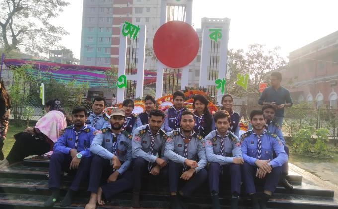 একুশে ফ্রেব্রুয়ারি পুষ্পস্তবক অর্পনে সহযোগিতা