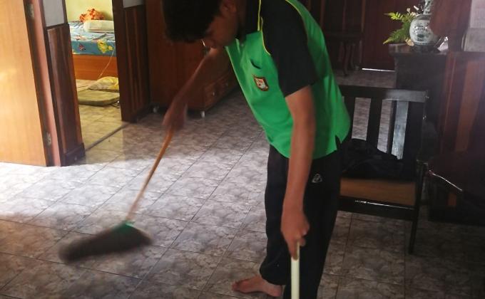 ทำความดีเมื่ออยู่บ้าน​ กวาดบ้าน