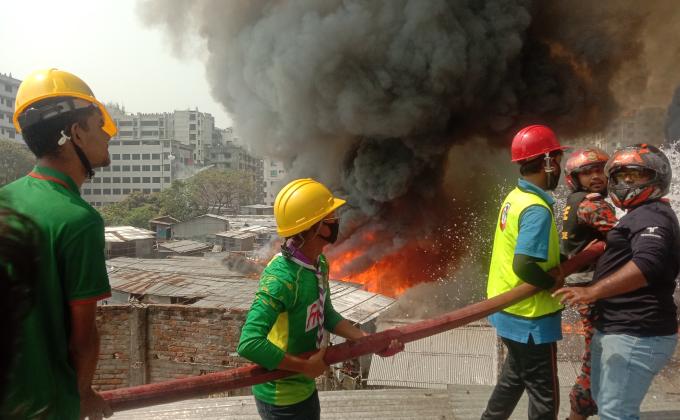 মিরপুর রূপনগর এর ট- ব্লক বস্তিতে অগ্নিকাণ্ড