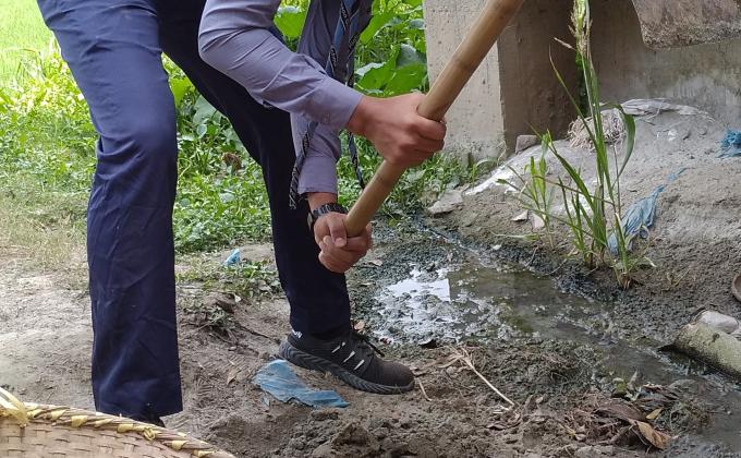 কৃষকদেরকে সাহায্য 