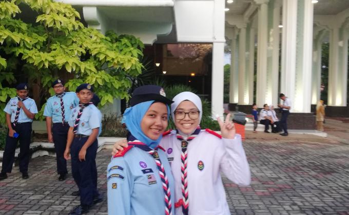 Scouts of the world awork