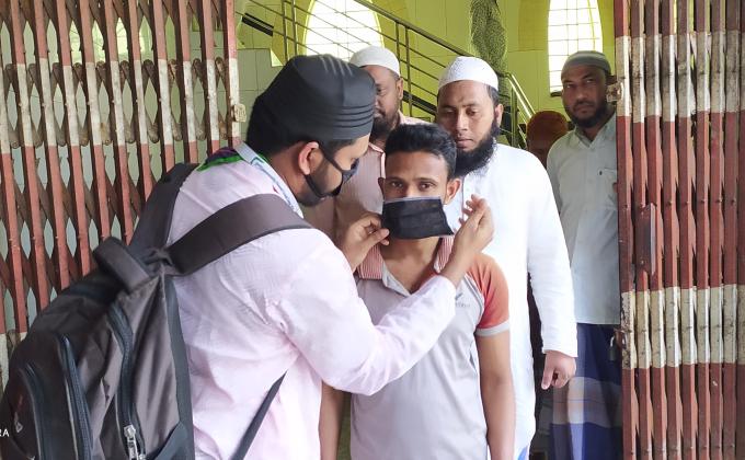 করোনা ভাইরাস এর সময় মাস্ক বিতরণ কর্মসূচি 