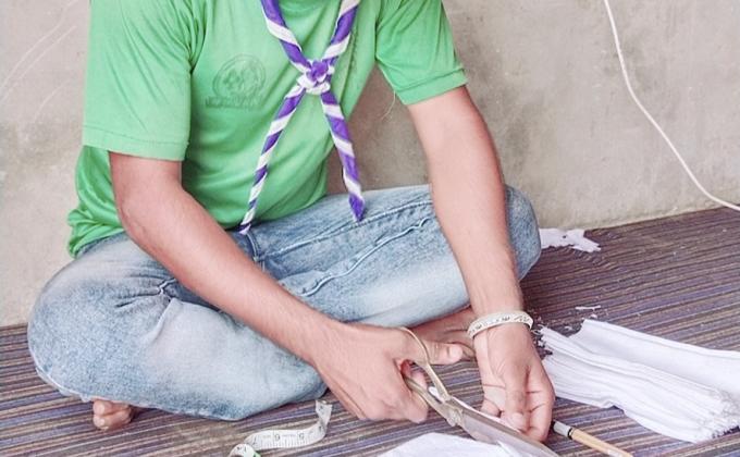 मास्क बनाकर हनुमानगढ़ प्रशासन को सौंपे ...