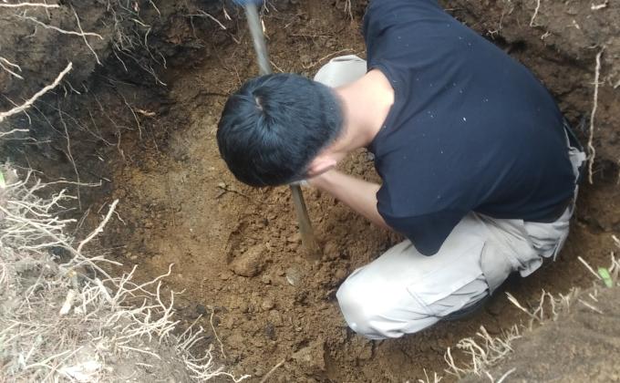 Building  toilet for police and dessup while doing duty